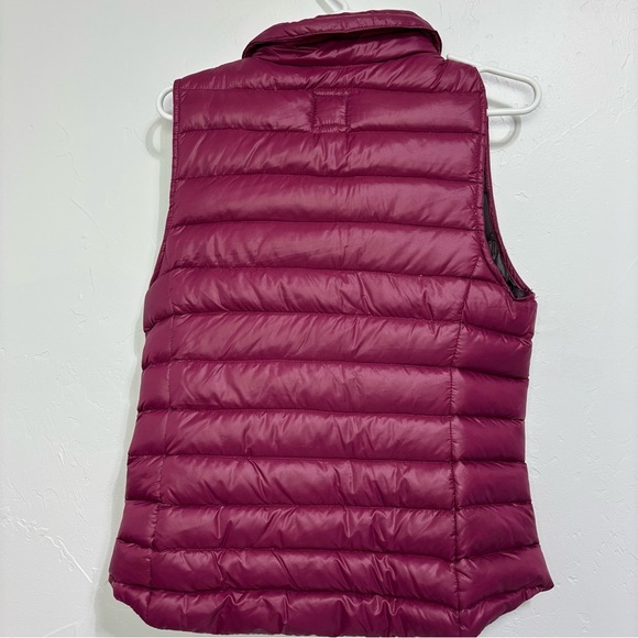 GAP Women's Small Down Puffer Vest Eggplant Full Zip Button Packable Pockets - Picture 2 of 10
